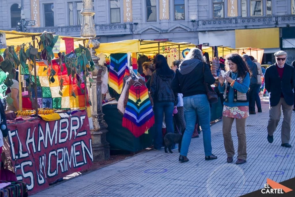 La feria en el acampe por la Definitiva Independencia
