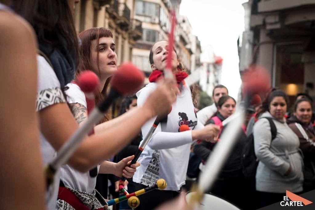 Grupo de percusión en la movilización - Ni una menos 2017